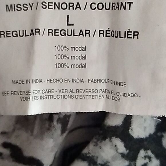 Gloria Vanderbilt button up top - Picture 10 of 14